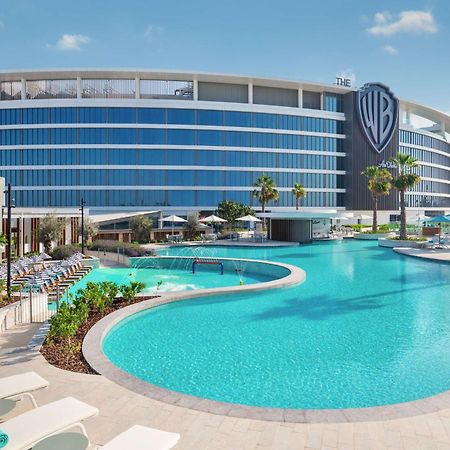 The Wb Abu Dhabi, Curio Collection By Hilton Ξενοδοχείο Εξωτερικό φωτογραφία The hotel's pool