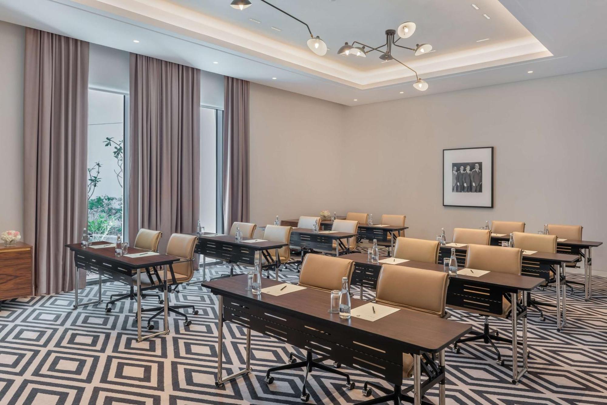 The Wb Abu Dhabi, Curio Collection By Hilton Ξενοδοχείο Εξωτερικό φωτογραφία Meeting room