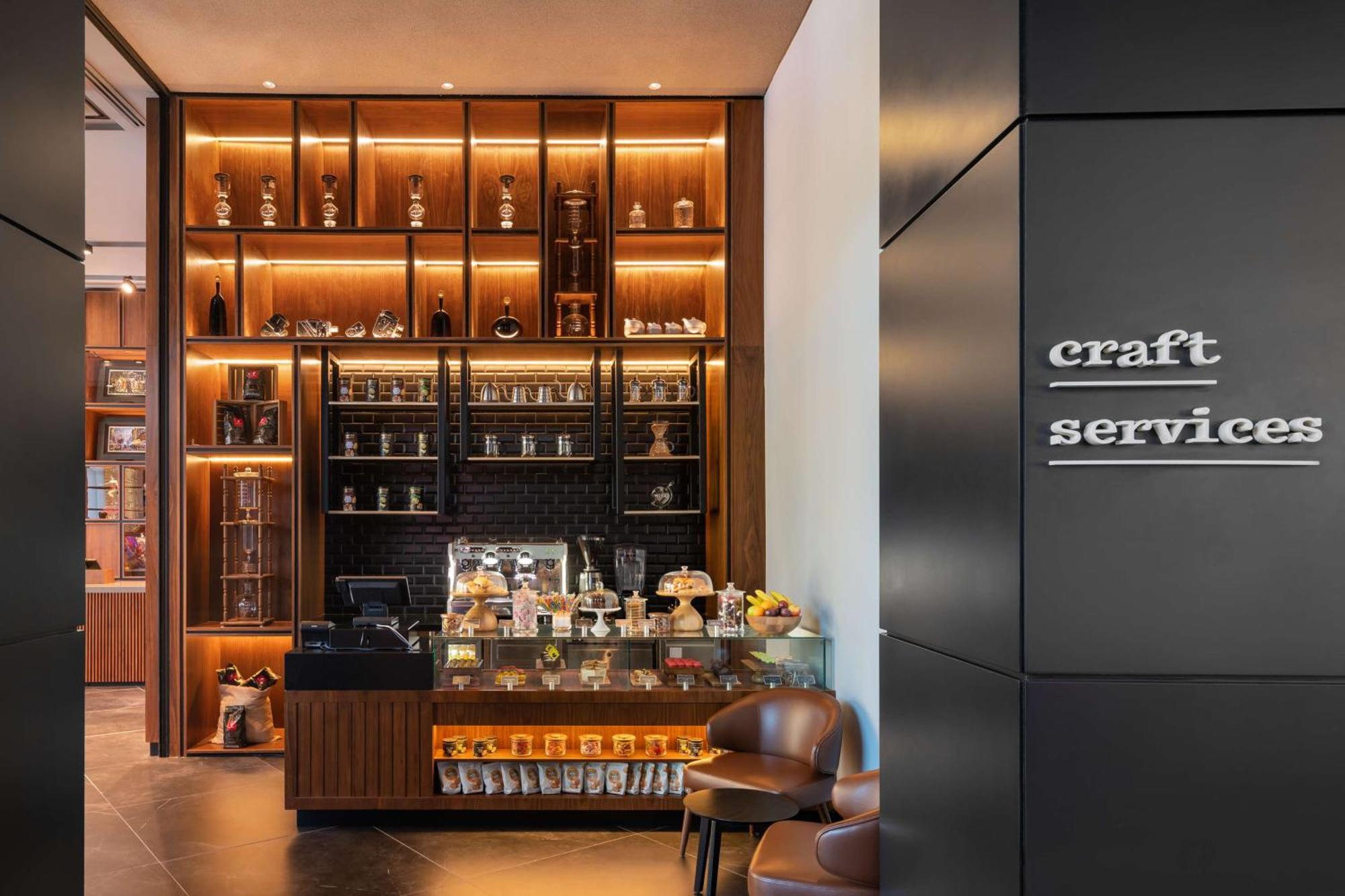 The Wb Abu Dhabi, Curio Collection By Hilton Ξενοδοχείο Εξωτερικό φωτογραφία Craft Service