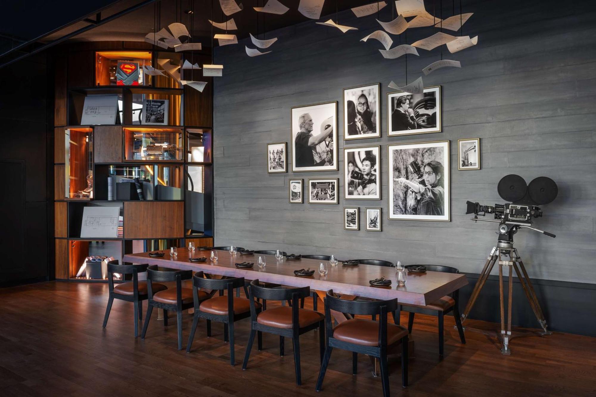 The Wb Abu Dhabi, Curio Collection By Hilton Ξενοδοχείο Εξωτερικό φωτογραφία The interior of the restaurant