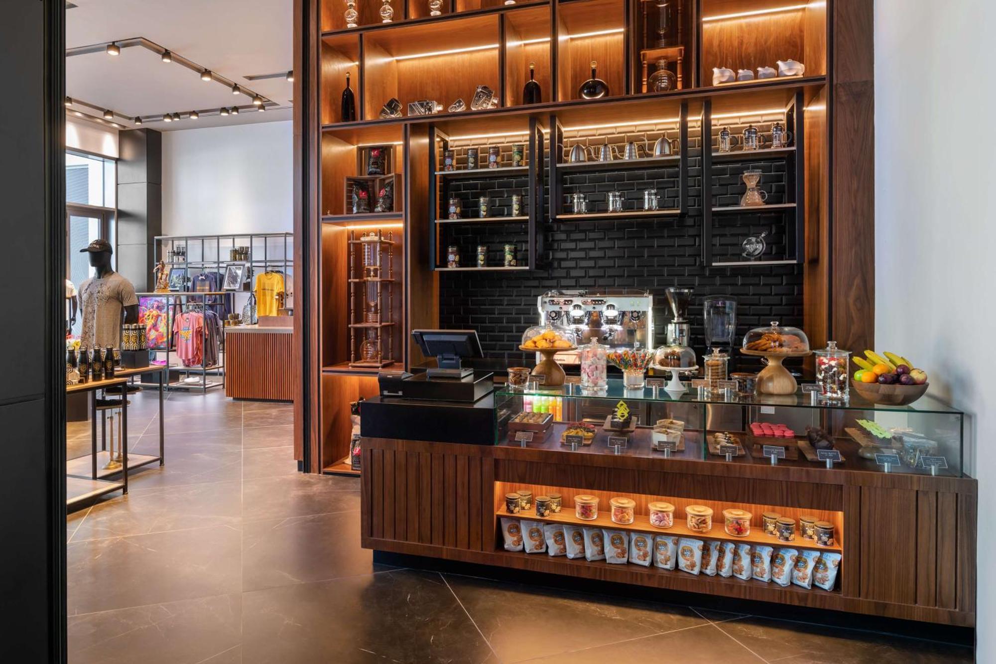 The Wb Abu Dhabi, Curio Collection By Hilton Ξενοδοχείο Εξωτερικό φωτογραφία The interior of the R.E.D. store in the London Marriott Grand Ballroom