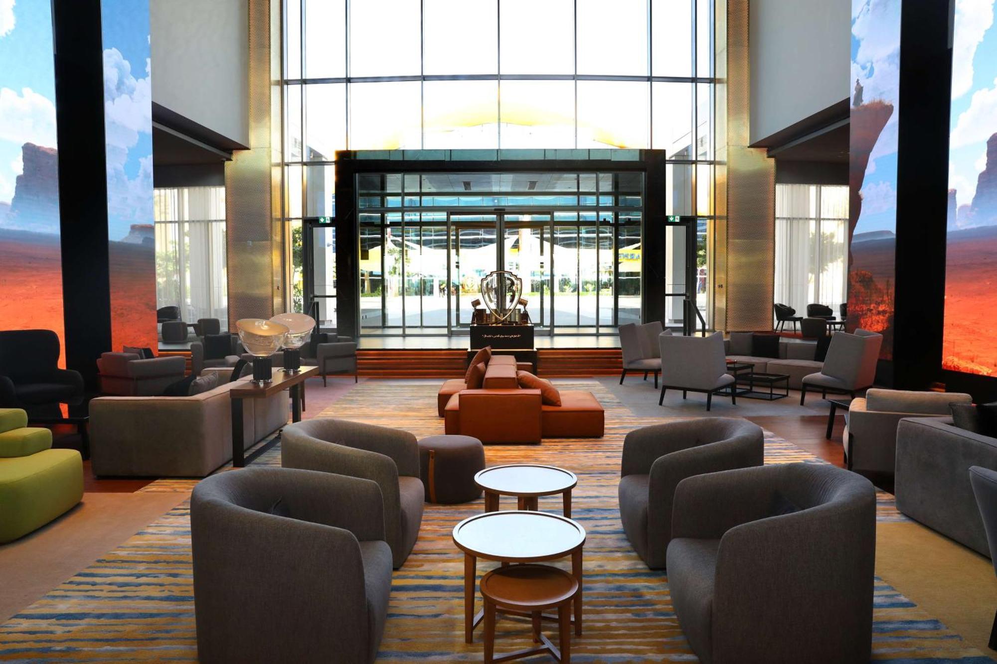 The Wb Abu Dhabi, Curio Collection By Hilton Ξενοδοχείο Εξωτερικό φωτογραφία The lobby of the hotel